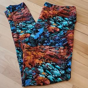 Lularoe tall and curvy pattern leggings